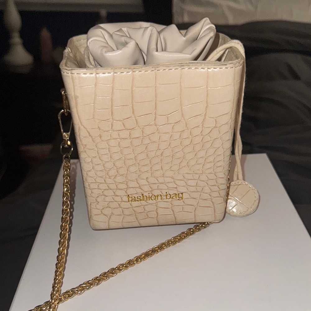 Fashion Bug Croc-Embossed Beige Crossbody